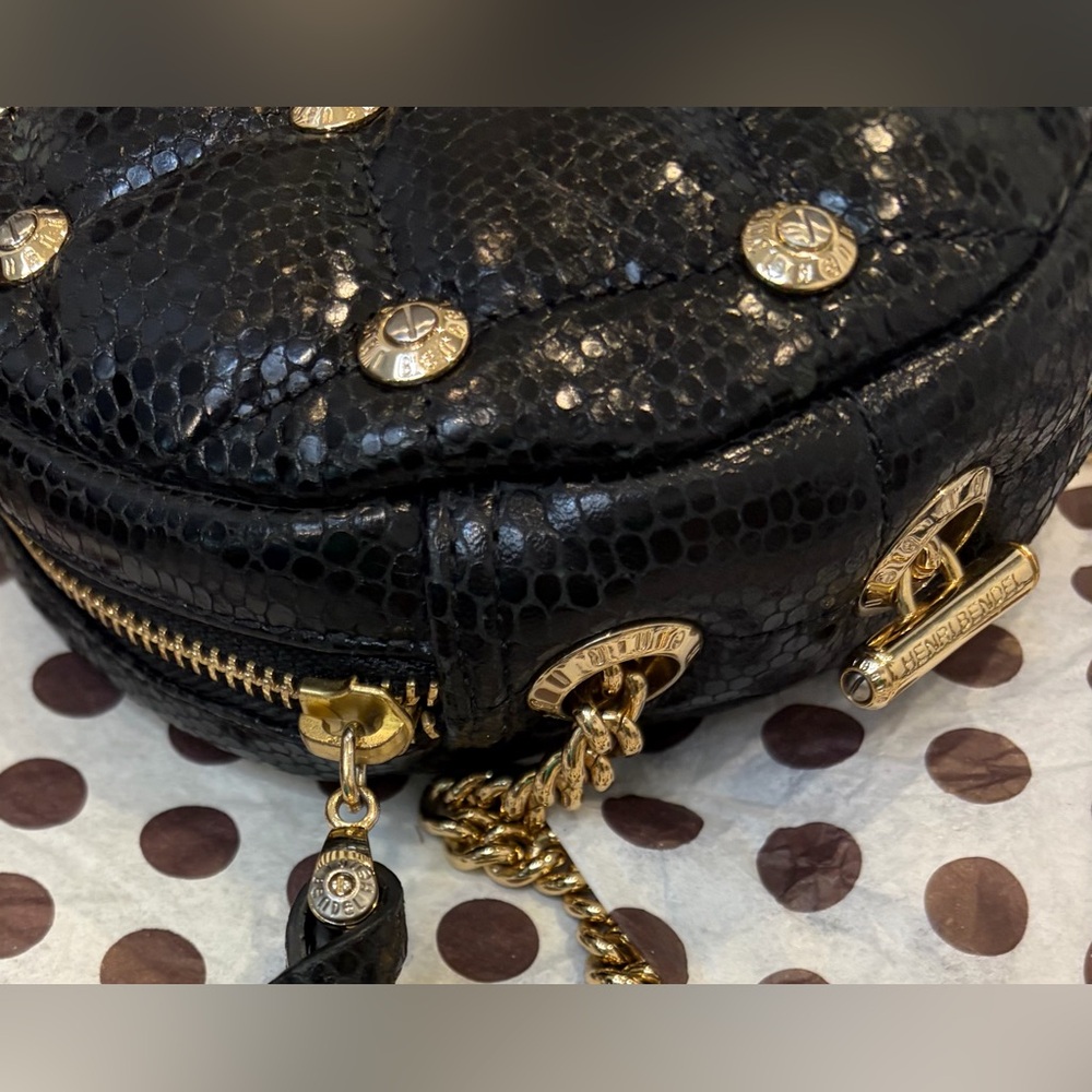 EUC! FULL INCLUSION HENRI BENDEL Black Quilted Round Crossbody with Gold Studs - Picture 6 of 14